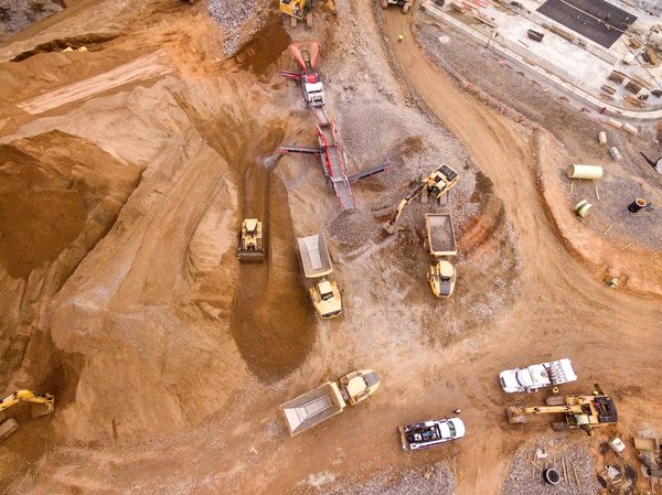 Quelles sont les étapes clés de la construction d'une piscine ?