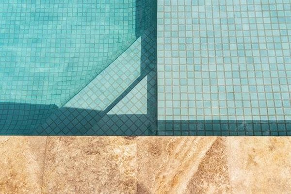 Quels sont les avantages d'une couverture de piscine ?