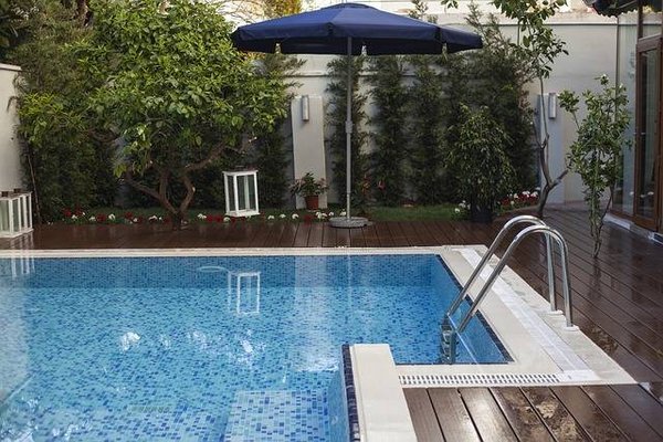 Comment choisir un constructeur de piscine sur la Côte Basque ?